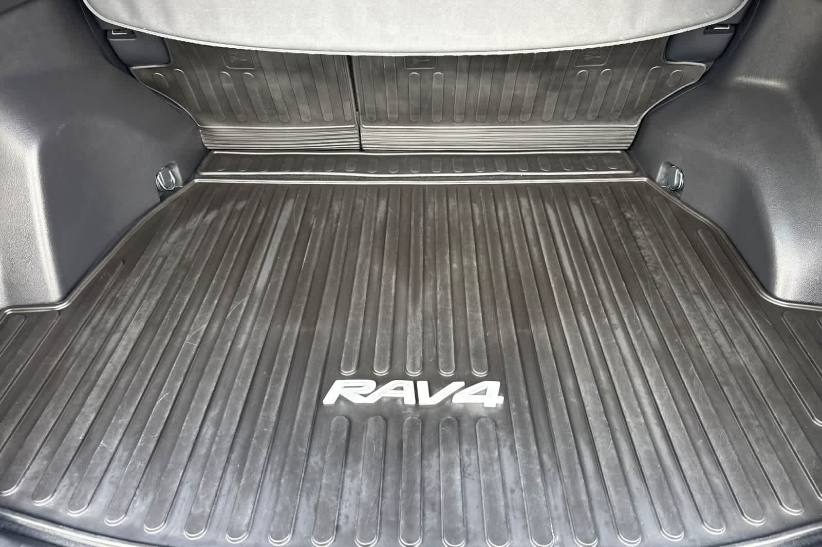 Used 2022 Silver Sky Metallic Toyota XLE image 15