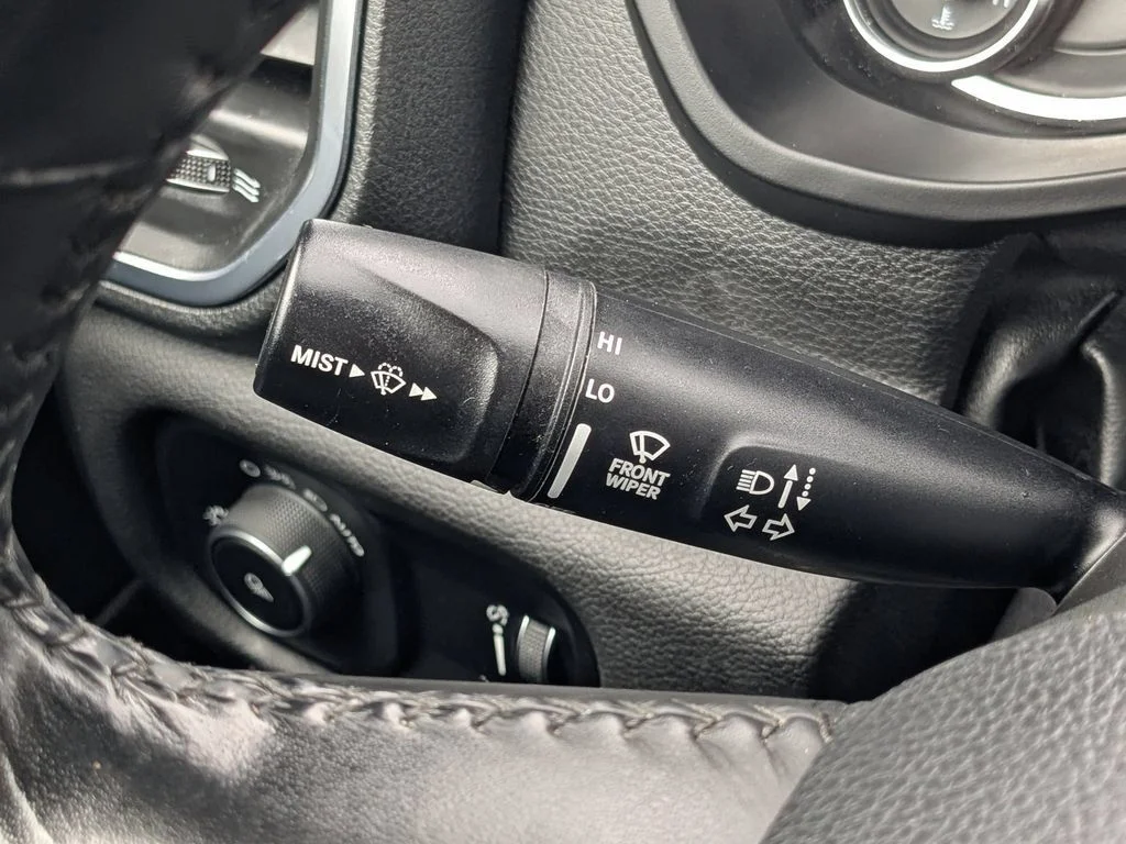 Used 2024 Silver Ram Laramie image 26