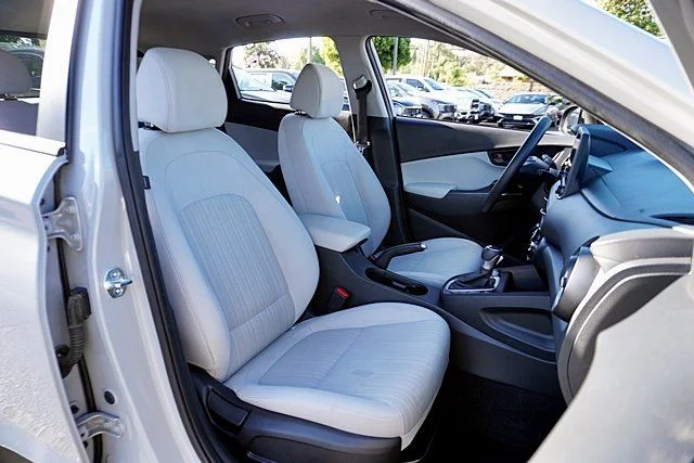 Used 2023 Silver Hyundai SEL image 11