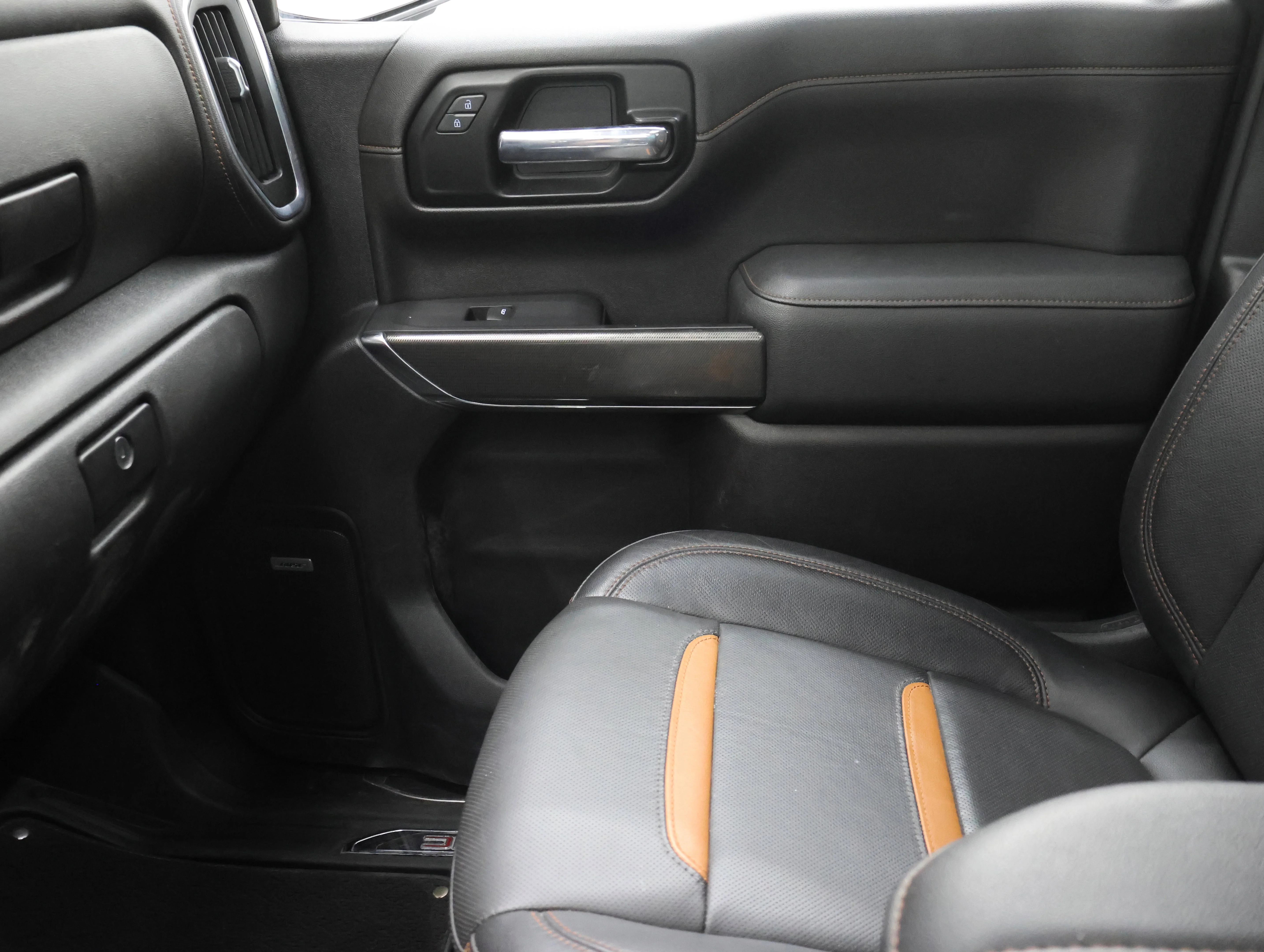 Used 2022 Summit White GMC AT4 image 14