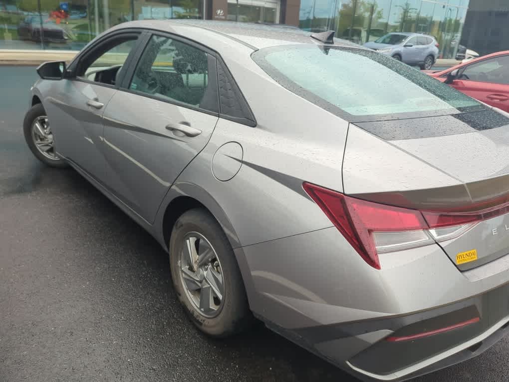 Used 2025 Fluid Metal Hyundai SE image 4