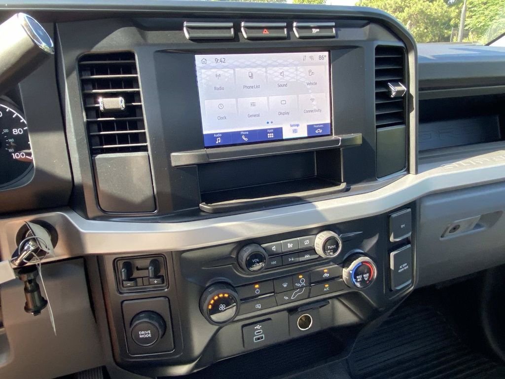 Used 2024 Oxford White Ford XL image 22