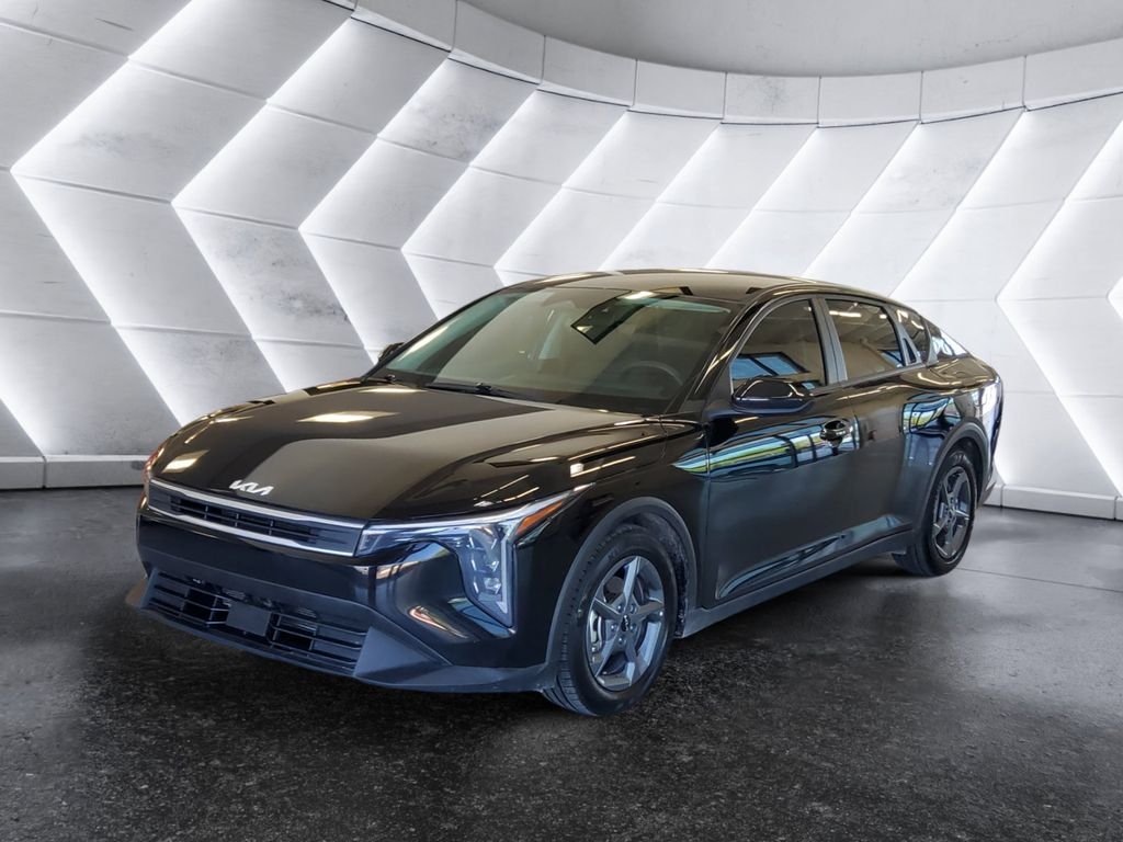 Used 2025 Black Kia LXS image 3