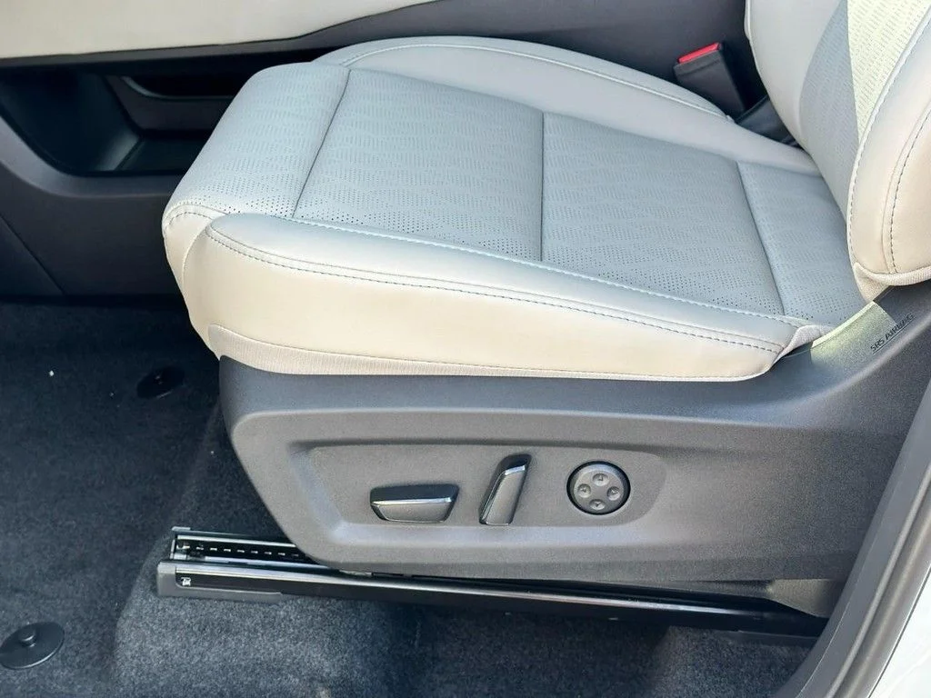 New 2026 White Nissan Platinum image 14