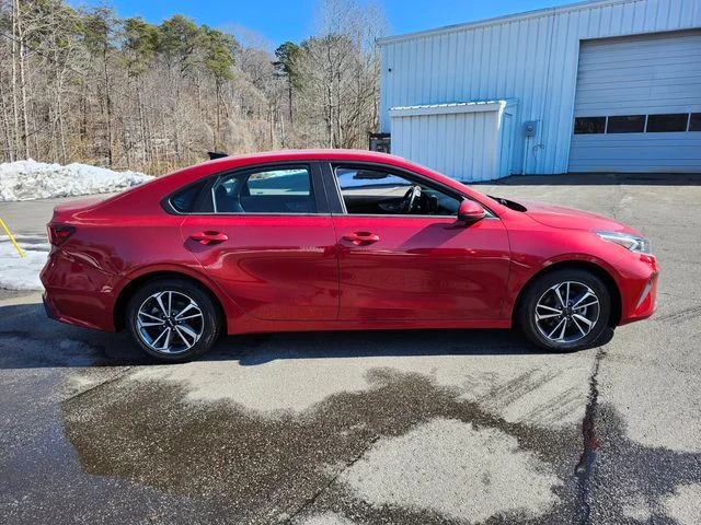 Used 2024 Red Kia LXS image 9
