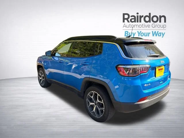 Used 2025 Hydro Blue Pearlcoat Jeep Limited image 5