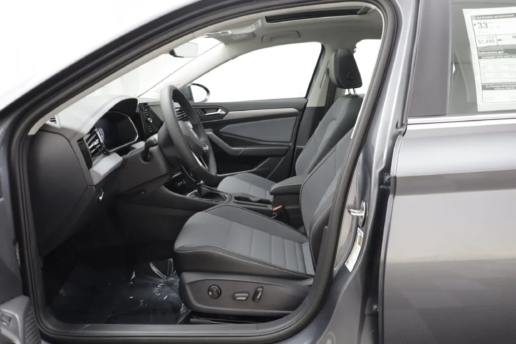 New 2027 Platinum Grey Volkswagen 1.5T SE image 6