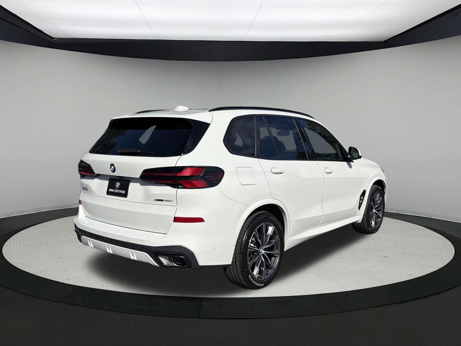 Certified Used 2026 Alpine White BMW xDrive40i image 5
