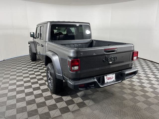 New 2026 Granite Crystal Metallic Clear-Coat Exterior Paint Jeep Sport S image 3