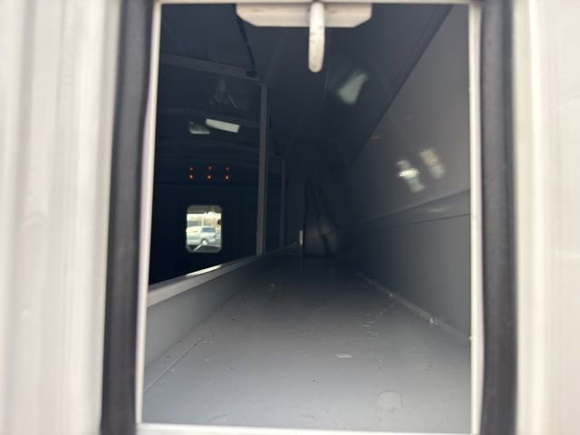 New 2025 Summit White GMC 1WT image 16