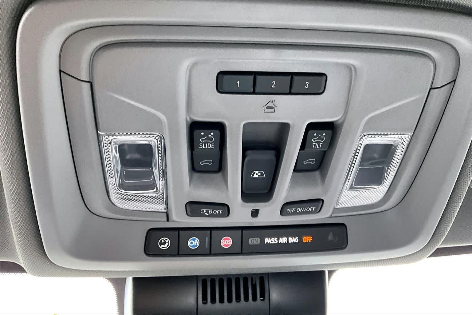 Used 2025 Onyx Black GMC SLT image 36
