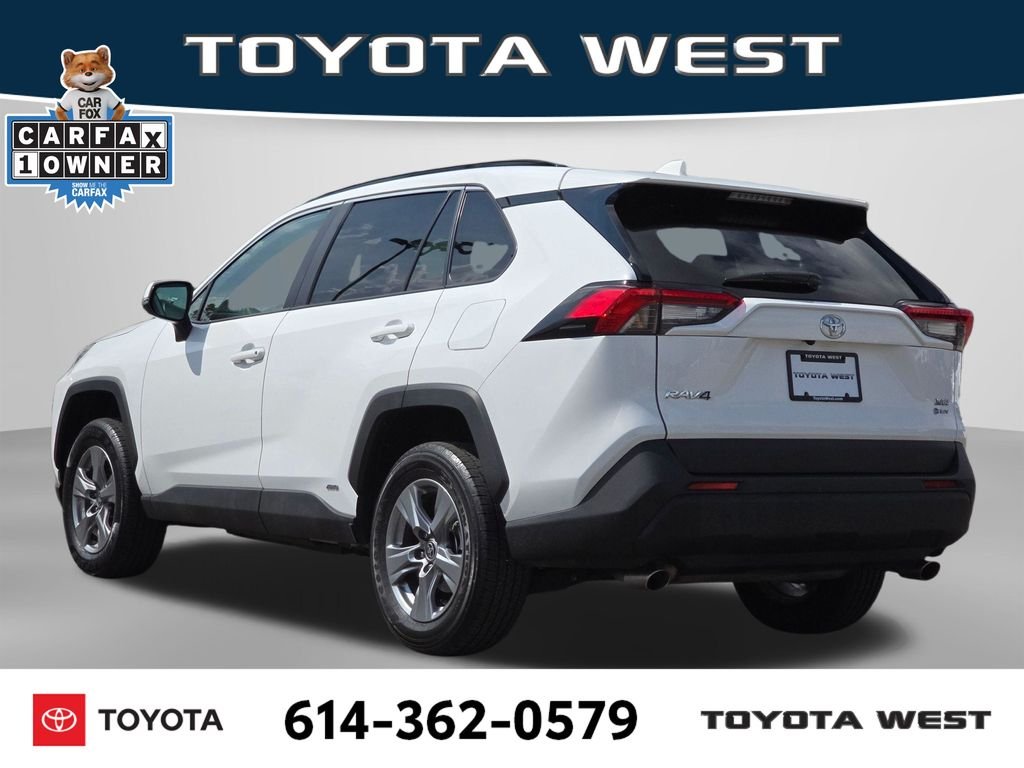 Used 2025 White Toyota XLE image 9