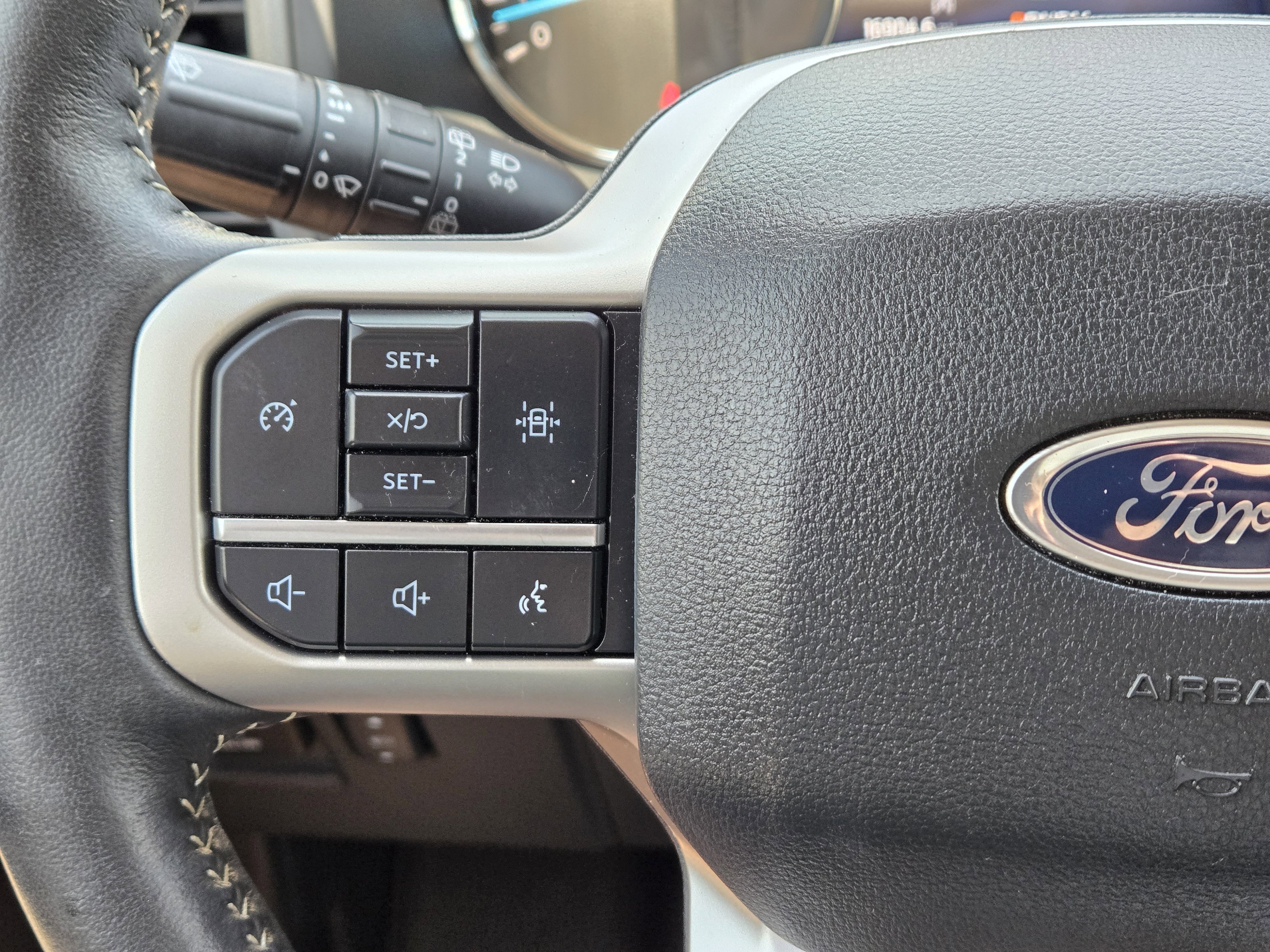 Used 2024 Black Ford XLT image 26