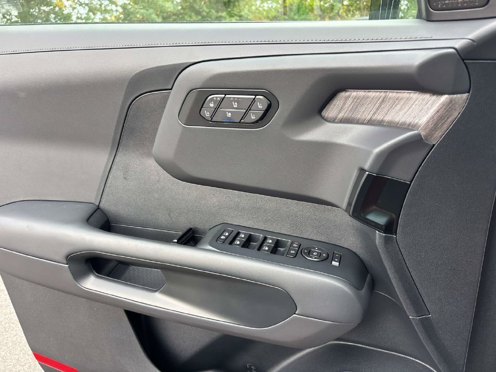 Used 2027 White Kia X-Line SX-Prestige image 21