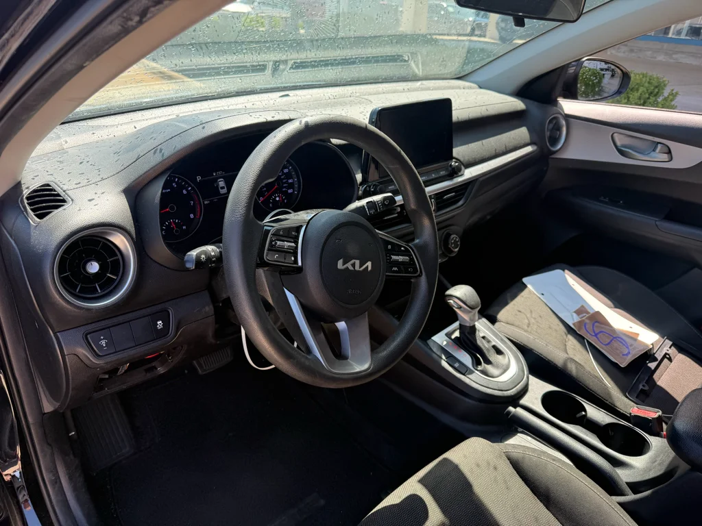 Used 2022 Aurora Black Kia FE image 2