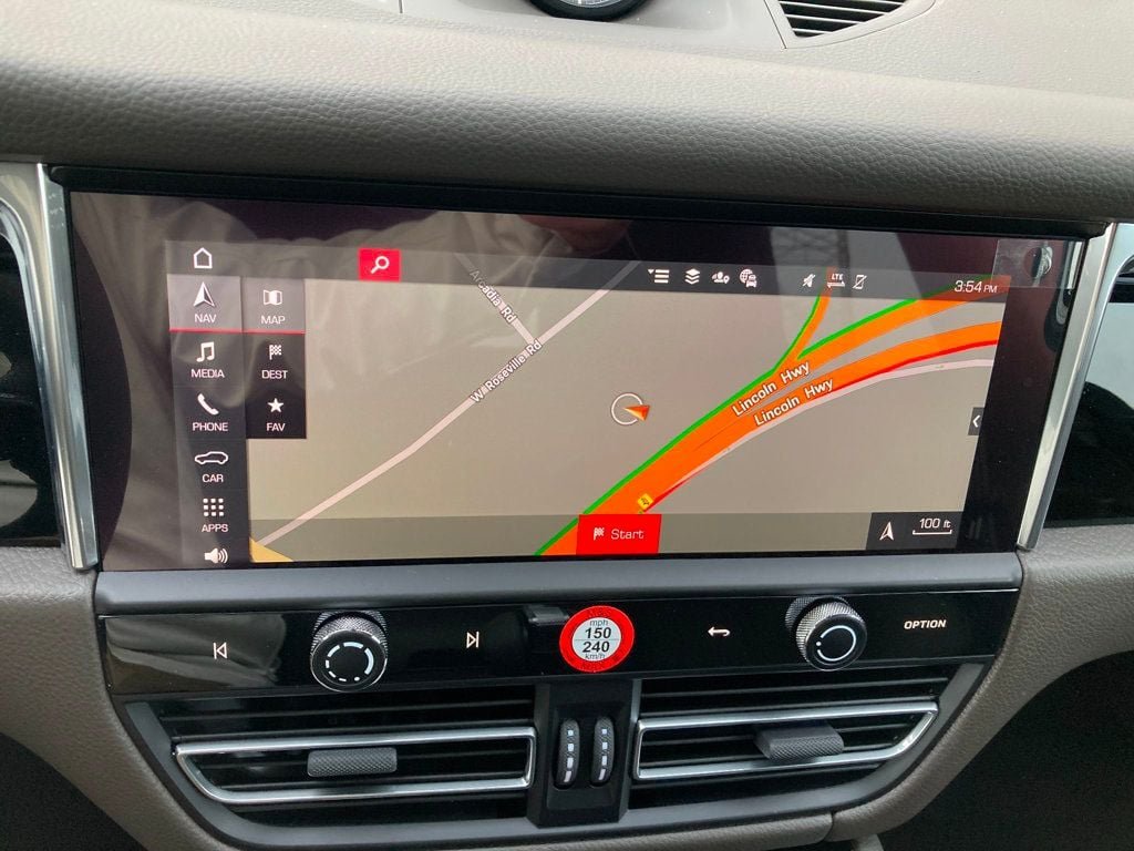 2026 Porsche Macan T - Photo 10
