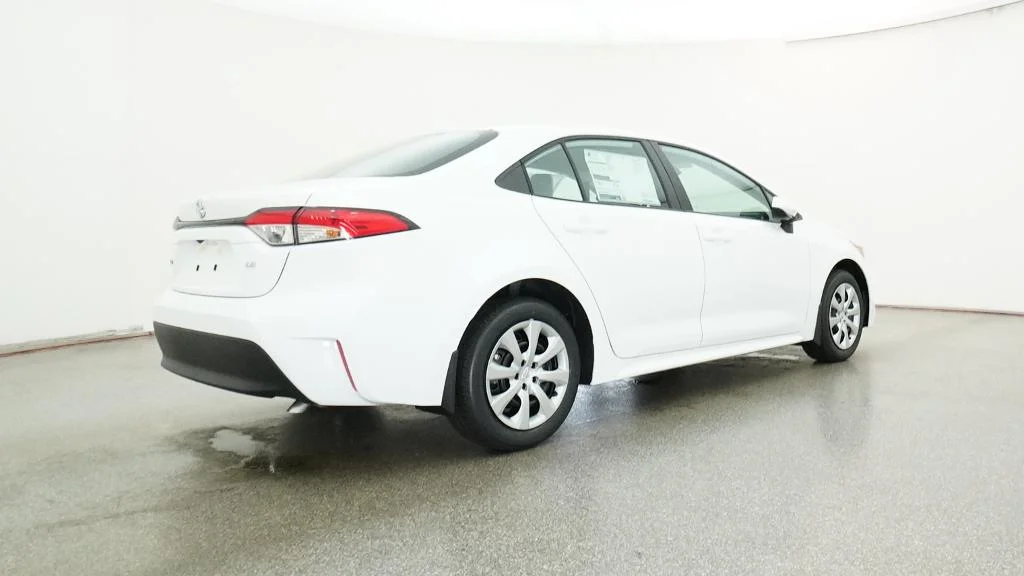New 2026 Ice Cap Toyota LE image 17