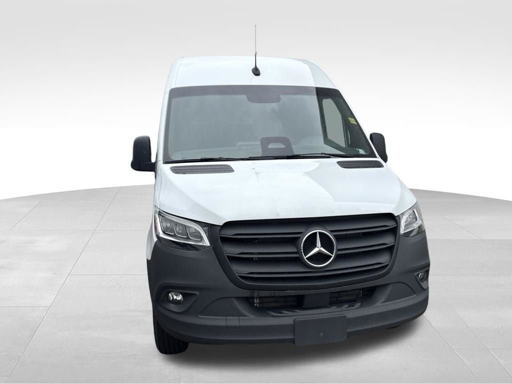 Used 2025 White Mercedes-Benz Cargo 144 WB image 15