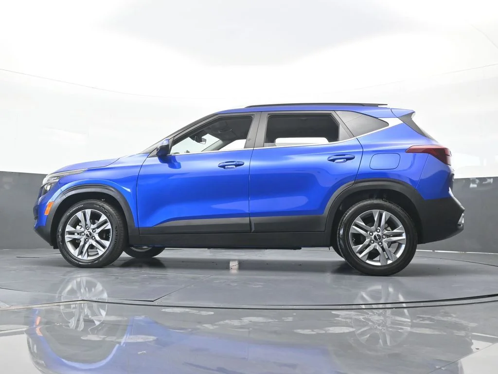 Used 2023 Neptune Blue Kia S image 52