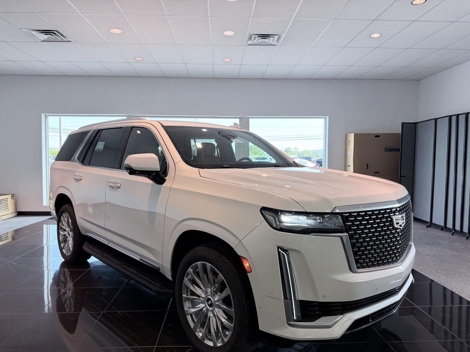 Used 2021 Crystal White Tricoat Cadillac Premium Luxury image 8
