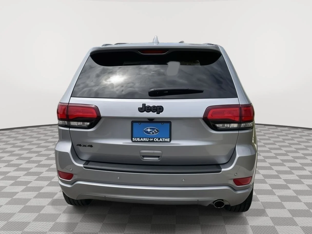 Used 2021 Billet Silver Metallic Clearcoat Jeep Laredo X image 14