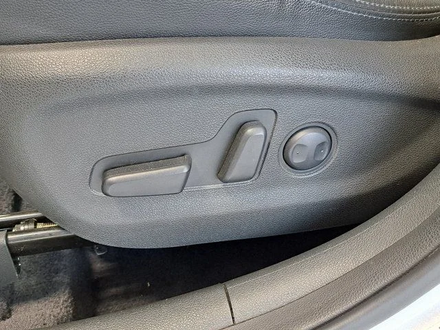 Used 2018 Silver Hyundai Limited image 24