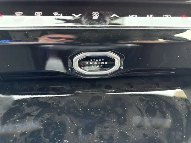 New 2026 Bright White Clear-Coat Exterior Paint Jeep Altitude image 38