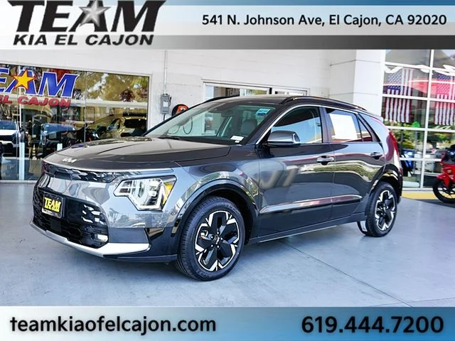Used 2023 Gray Kia Wave image 5