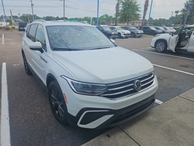 Used 2024 White Volkswagen 2.0T SE image 3