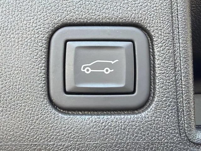 Used 2023 Summit White GMC SLE image 19