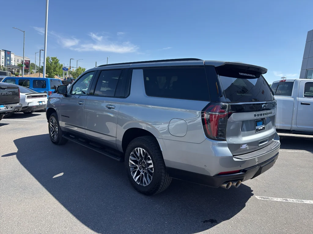 Used 2025 Gray Chevrolet Z71 image 3