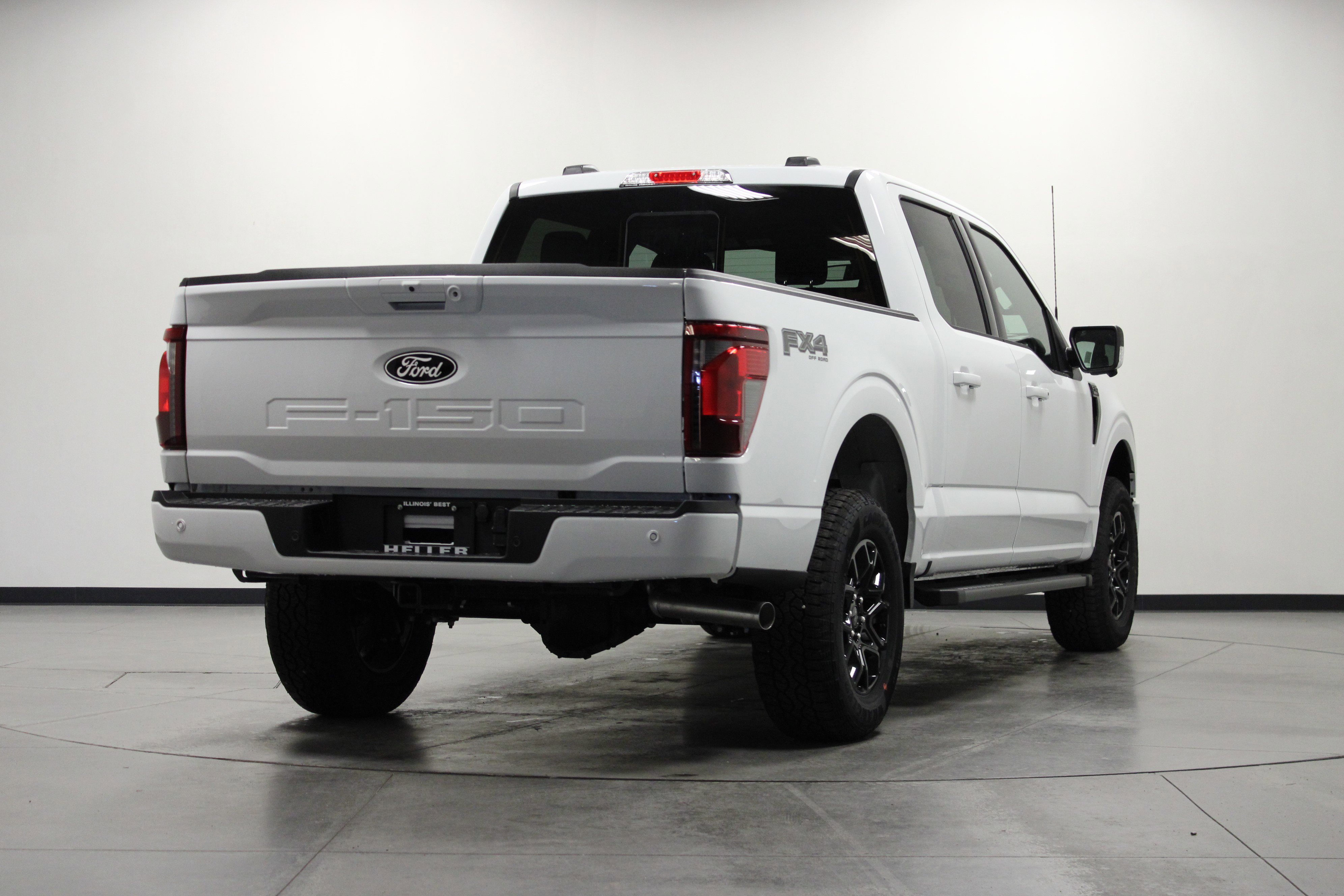 New 2026 Oxford White Ford XLT image 4