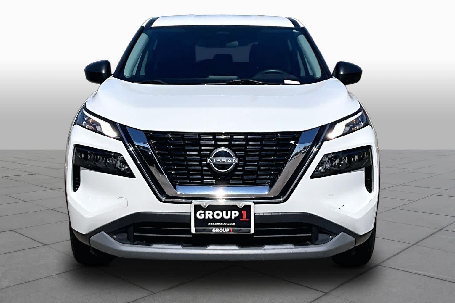 Used 2023 Glacier White Nissan S image 4