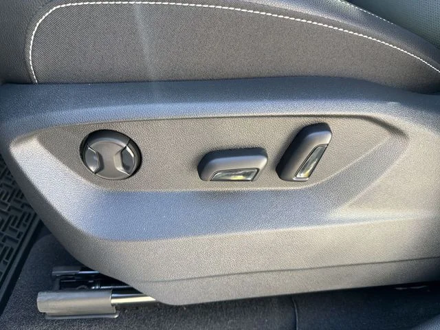 New 2026 White Volkswagen 2.0T SE w/Technology image 13