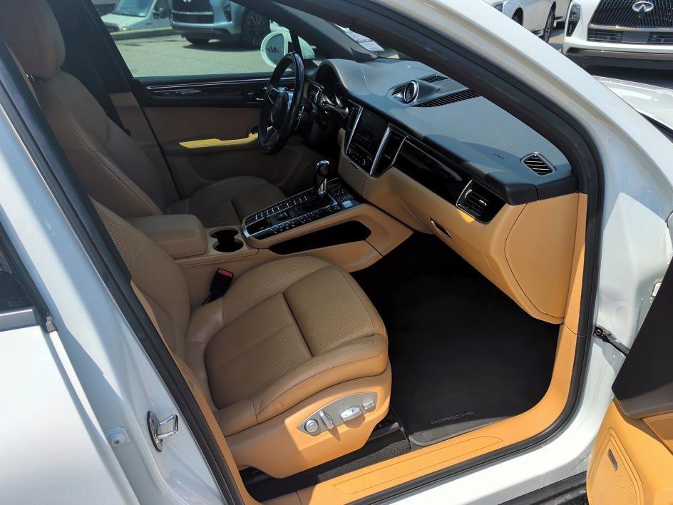 Used 2018 White Porsche Base image 12