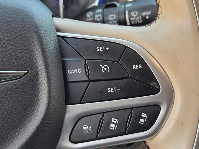 Used 2018 White Chrysler Limited image 26
