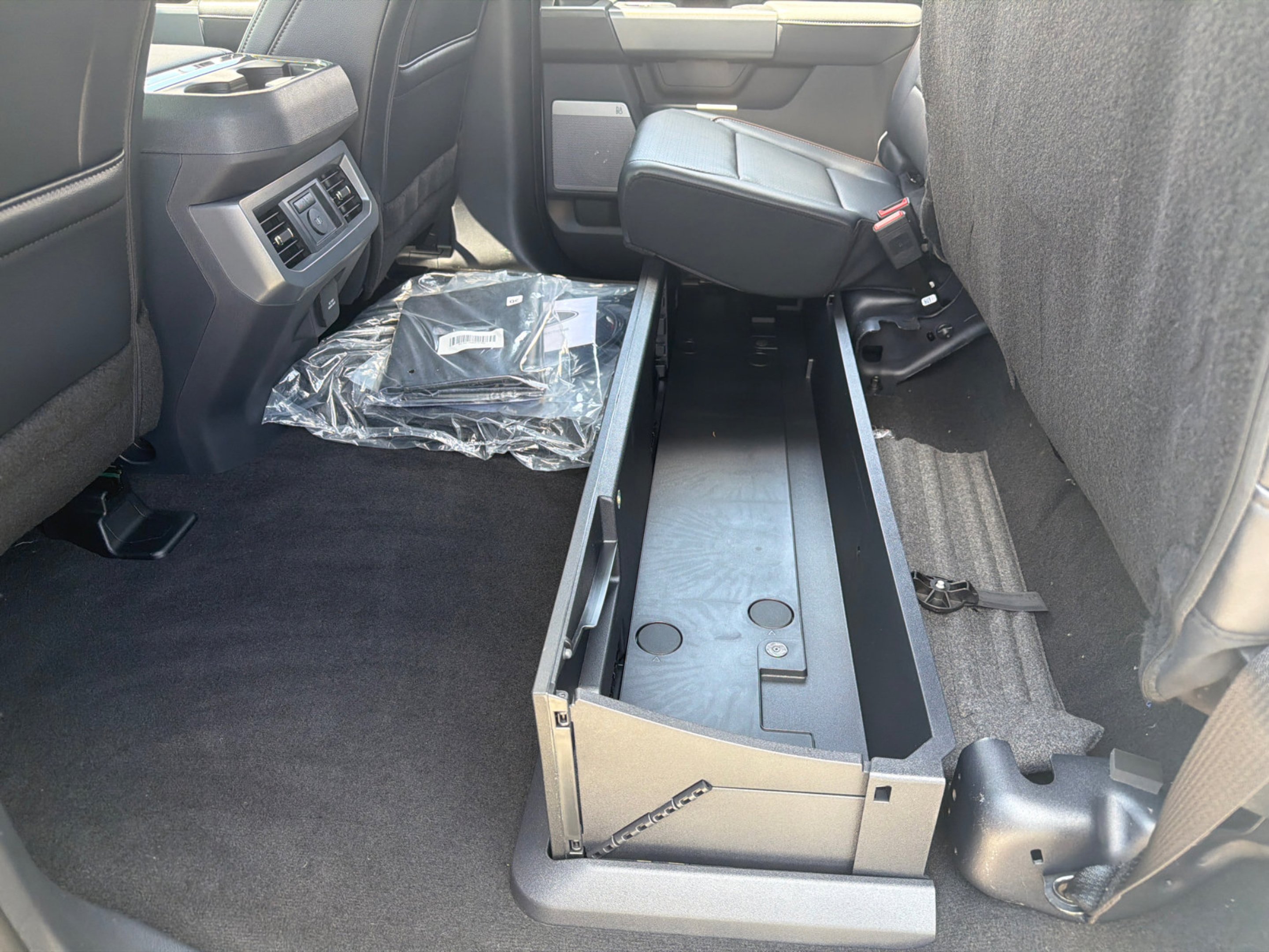 New 2026 Glacier Gray Metallic Tri-Coat Ford F-250® Lariat® image 13
