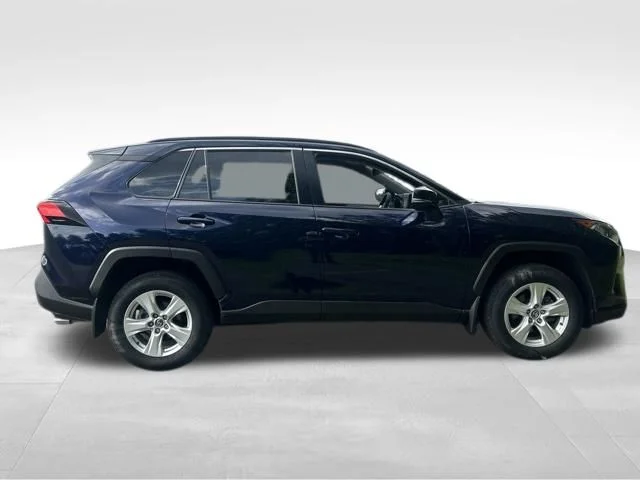 Used 2020  Toyota XLE image 10