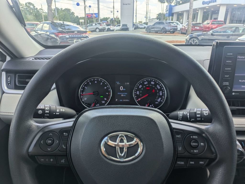 Used 2020 White Toyota XLE image 28