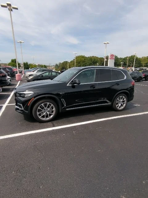 Used 2022 Black BMW xDrive45e image 2