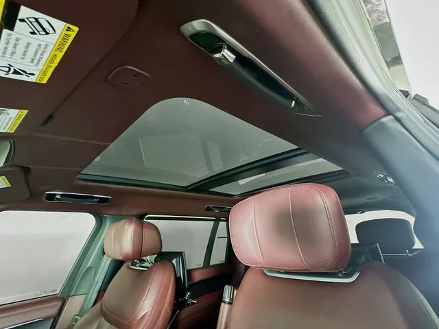 Used 2024  Land Rover Autobiography image 20