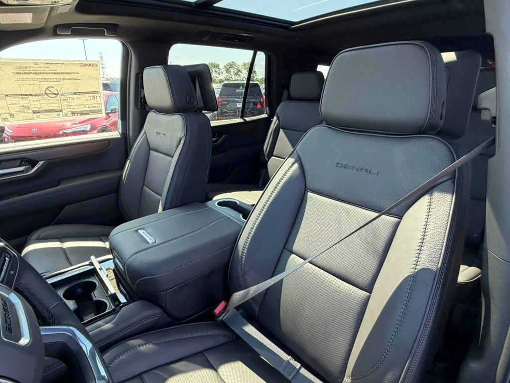 2026 GMC Yukon Denali - Photo 32