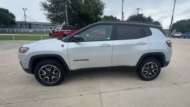 2025 Jeep Compass Trailhawk - Photo 5