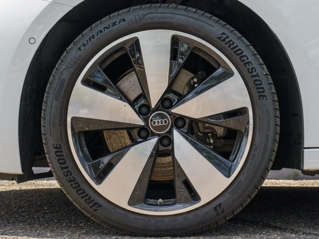 Used 2025 Glacier White Audi  image 12