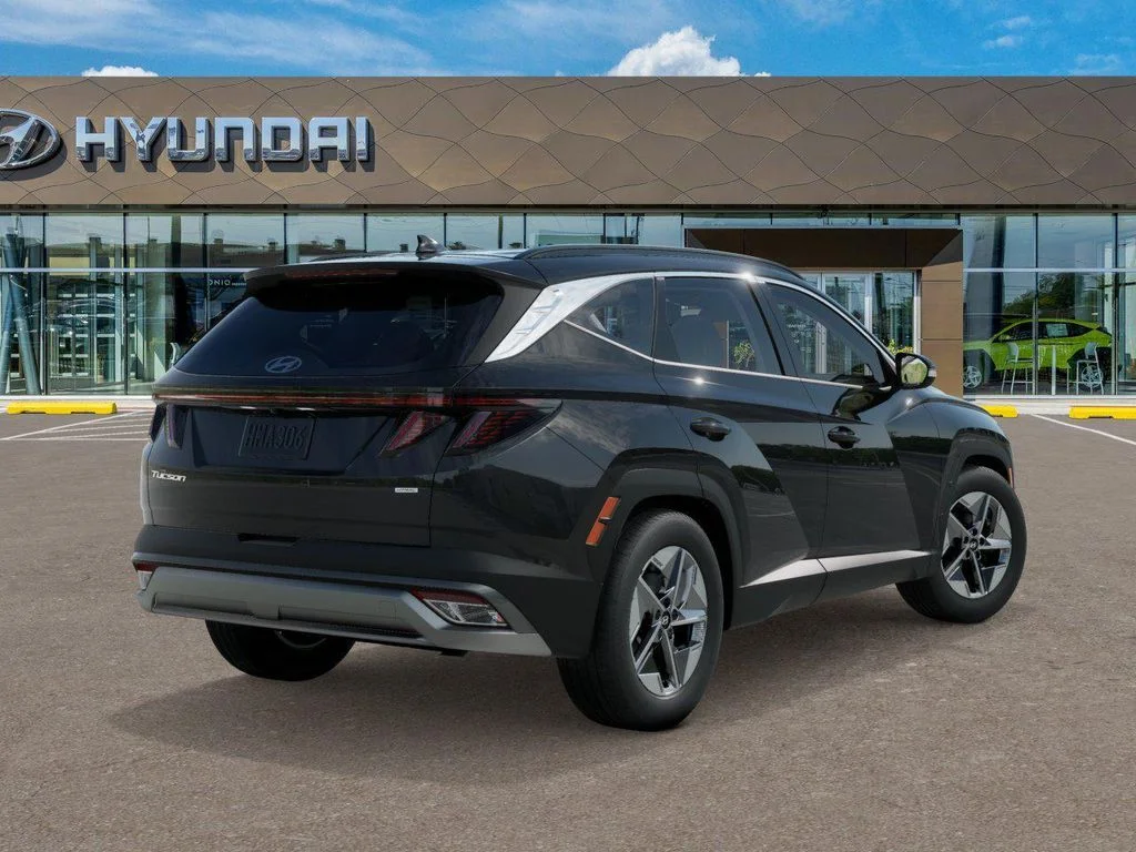 New 2026 Black Hyundai SEL Premium image 5