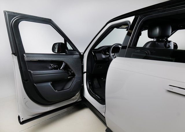 New 2026 Borasco Grey Land Rover SE image 23