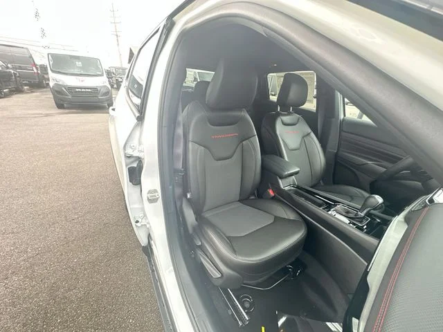 New 2026 Bright White Clear-Coat Exterior Paint Jeep Trailhawk image 25