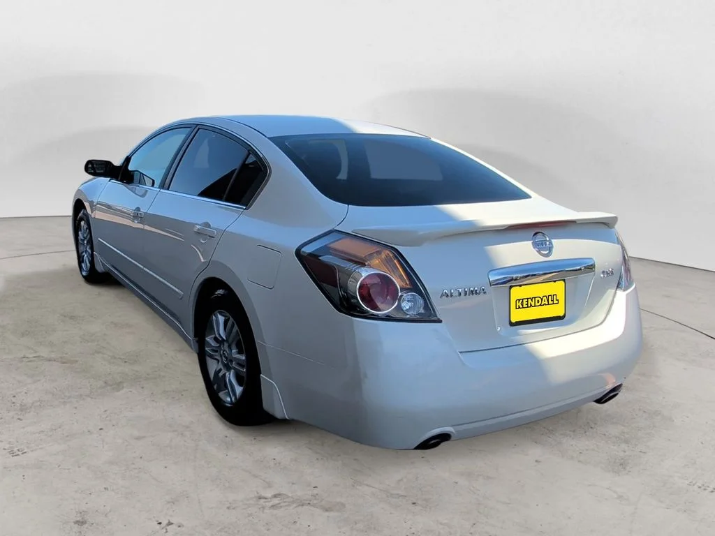 Used 2012 White Nissan 2.5 S image 3