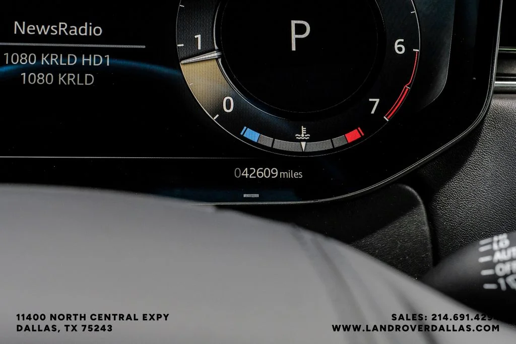 Used 2023 Grey Land Rover SE image 19