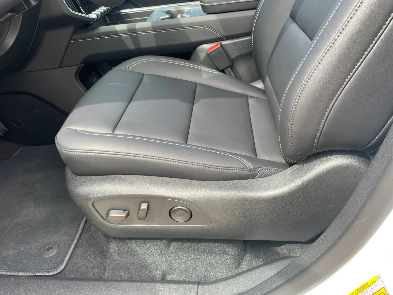 New 2026 Summit White GMC Elevation AWD image 15